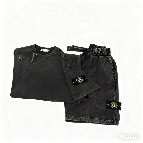 Stone Island T - shirt and Shorts - Picture 2 of 9